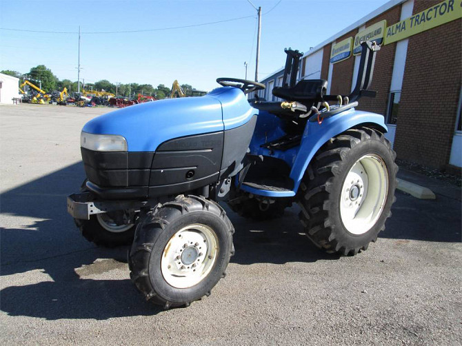 2001 Used NEW HOLLAND TC33 Compact Tractor Fort Smith - photo 3