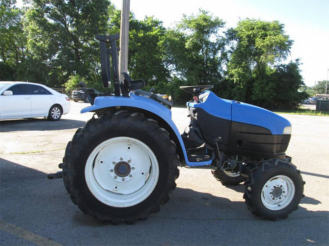 2001 Used NEW HOLLAND TC33 Compact Tractor Fort Smith - photo 2