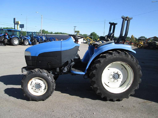2001 Used NEW HOLLAND TC33 Compact Tractor Fort Smith - photo 4