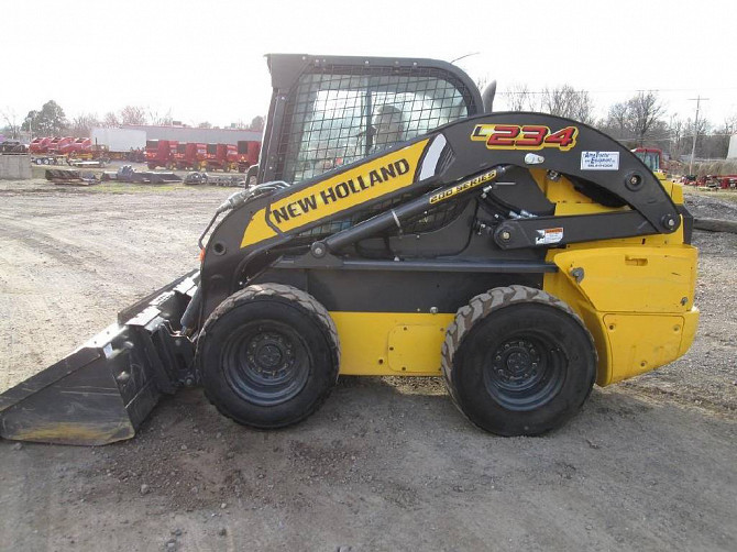 2017 Used NEW HOLLAND L234 Skid Steer Loader Fort Smith - photo 4