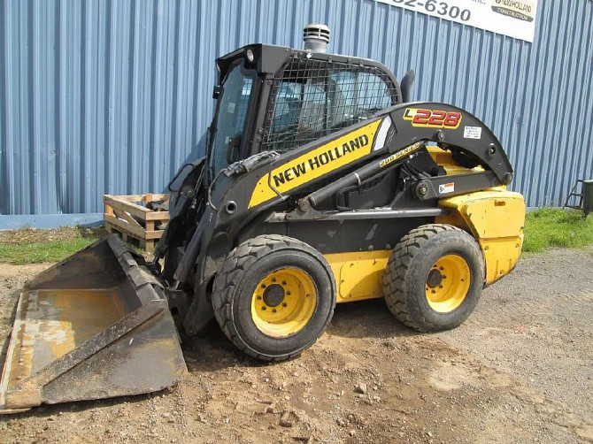 2016 Used NEW HOLLAND L228 Skid Steer Fort Smith - photo 2