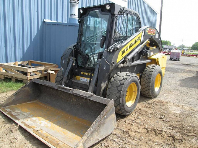 2016 Used NEW HOLLAND L228 Skid Steer Fort Smith - photo 1