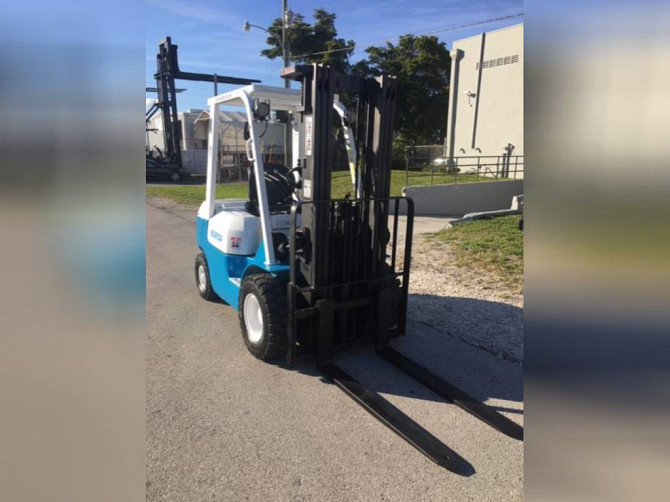 Used TOYOTA 7FGU25 Forklift Fort Lauderdale - photo 2