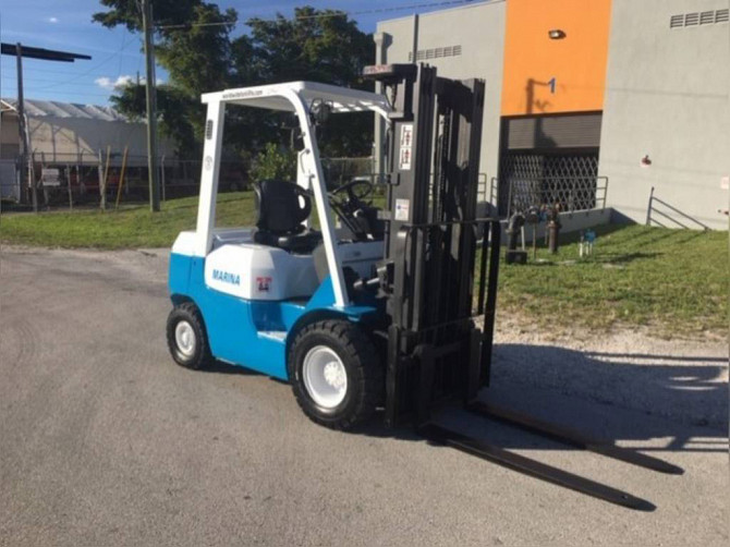 Used TOYOTA 7FGU25 Forklift Fort Lauderdale - photo 1