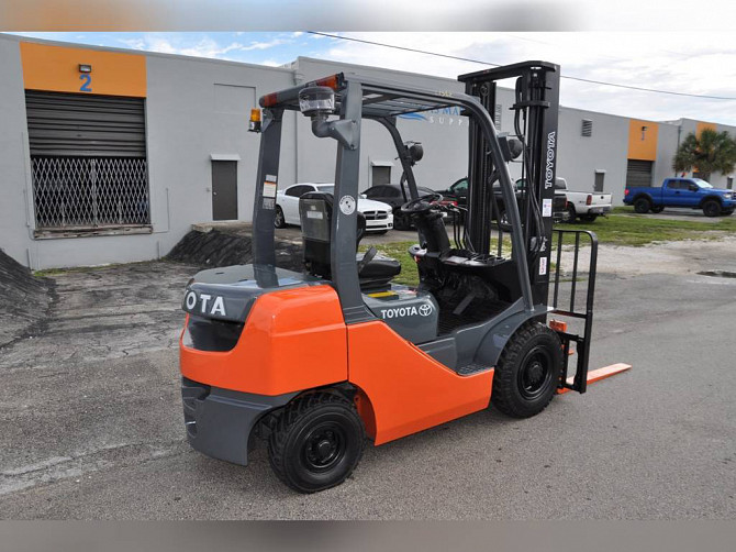 Used TOYOTA 8FDU25 Forklift Fort Lauderdale - photo 3