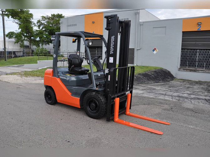 Used TOYOTA 8FDU25 Forklift Fort Lauderdale - photo 4