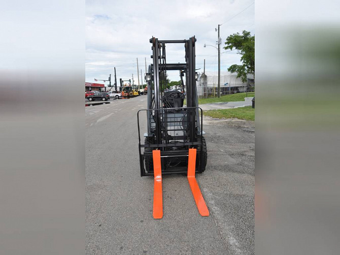 Used TOYOTA 8FDU25 Forklift Fort Lauderdale - photo 2