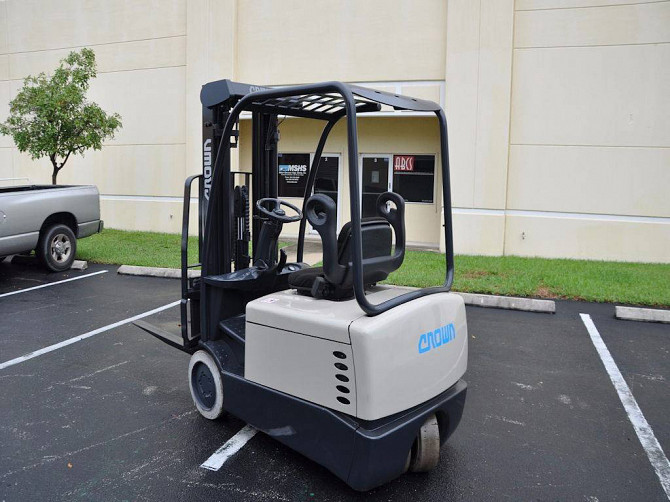 Used CROWN SC 4040-35 Forklift Fort Lauderdale - photo 4
