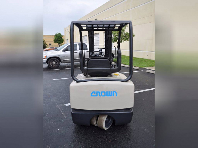 Used CROWN SC 4040-35 Forklift Fort Lauderdale - photo 2