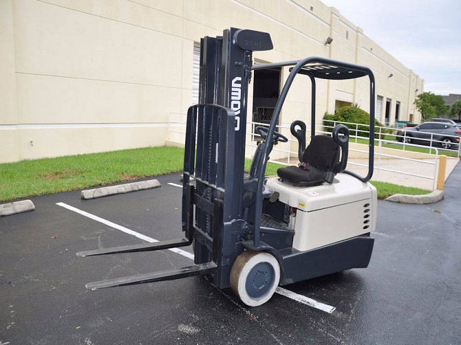 Used CROWN SC 4040-35 Forklift Fort Lauderdale - photo 3