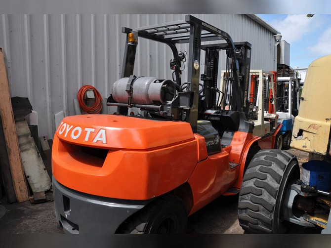 Used TOYOTA 7FGU45 Forklift Fort Lauderdale - photo 1