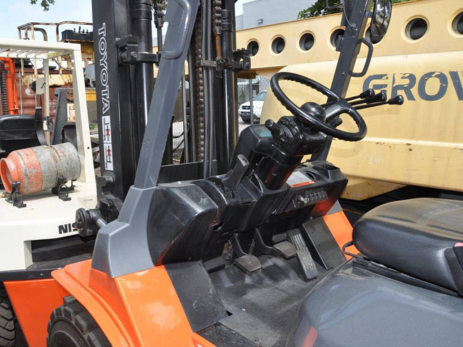 Used TOYOTA 7FGU45 Forklift Fort Lauderdale - photo 2