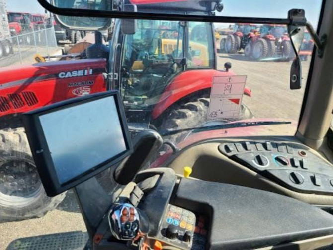 2017 Used CASE IH MAGNUM 380 ROWTRAC CVT Tractor Twin Falls - photo 2