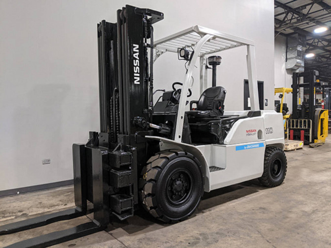 2014 Used NISSAN PFD110Y Forklift Cary, Illinois - photo 3