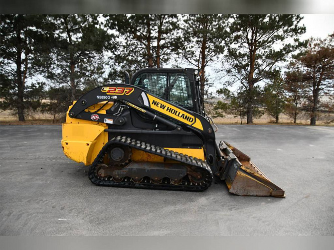 2019 Used NEW HOLLAND C237 Skid Steer Chicago - photo 3
