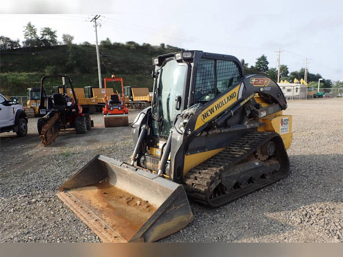 2018 Used NEW HOLLAND C237 Skid Steer Chicago - photo 2