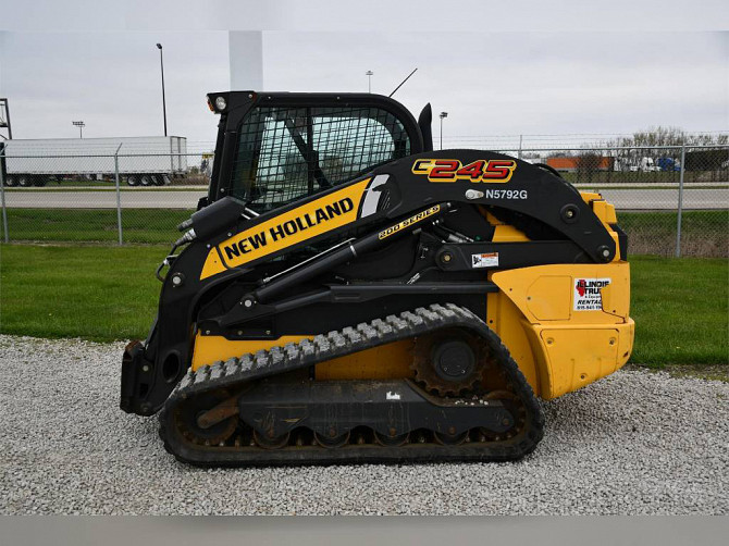 2019 Used NEW HOLLAND C245 Skid Steer Chicago - photo 3