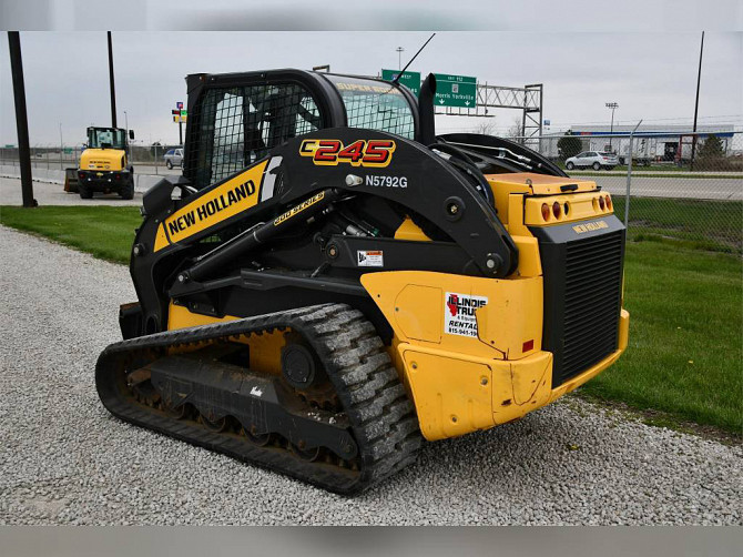 2019 Used NEW HOLLAND C245 Skid Steer Chicago - photo 4