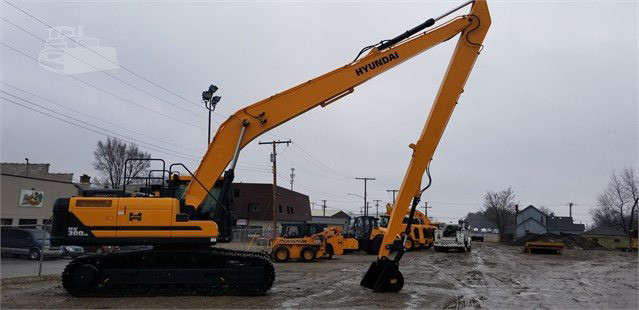 2019 Used HYUNDAI HX300 LR Excavator Lowell - photo 2