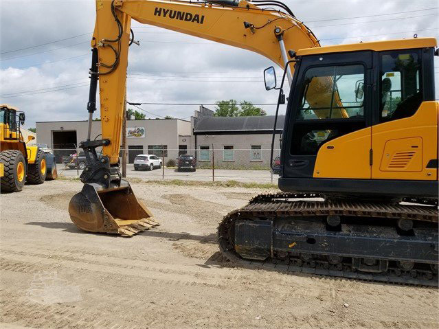 2018 Used HYUNDAI HX160L Excavator Lowell - photo 2