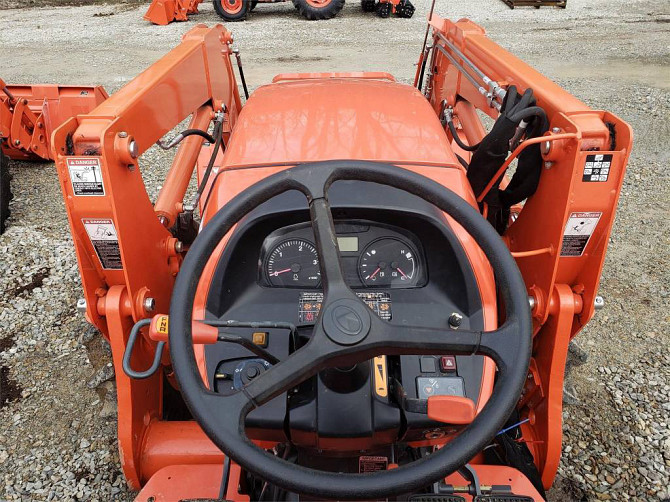 2017 Used KUBOTA M5660SUHD Tractor Cincinnati - photo 2
