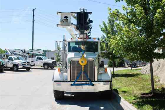2016 ELLIOTT 40142R Truck-Mounted Crane On 2016 PETERBILT 365 Kansas City, Missouri