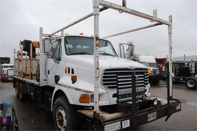 2004 Used STERLING LT9500 Grapple Truck Memphis - photo 2