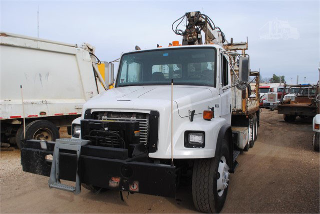 2004 Used FREIGHTLINER FL80 Grapple Truck Memphis - photo 4