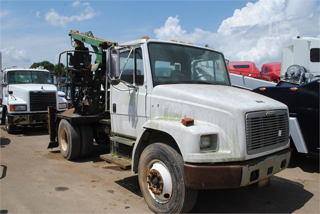 2003 Used FREIGHTLINER FL70 Grapple Truck Memphis - photo 1