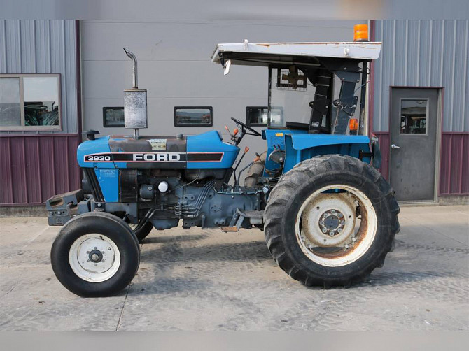 USED 1996 NEW HOLLAND 3930 TRACTOR Caledonia - photo 1