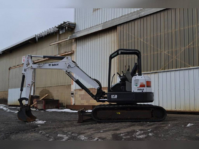 USED 2013 BOBCAT E50 Excavator Glassboro - photo 2