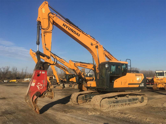 USED 2016 HYUNDAI HX220L Excavator Syracuse, New York - photo 3