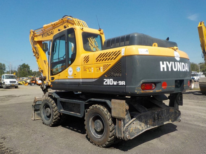 USED 2014 HYUNDAI R210W-9A Excavator Syracuse, New York - photo 2