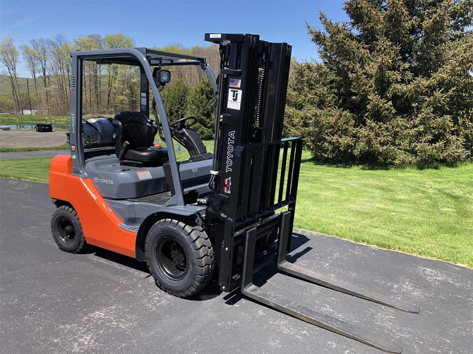 USED 2019 TOYOTA 8FGU25 Forklift Syracuse, New York - photo 1
