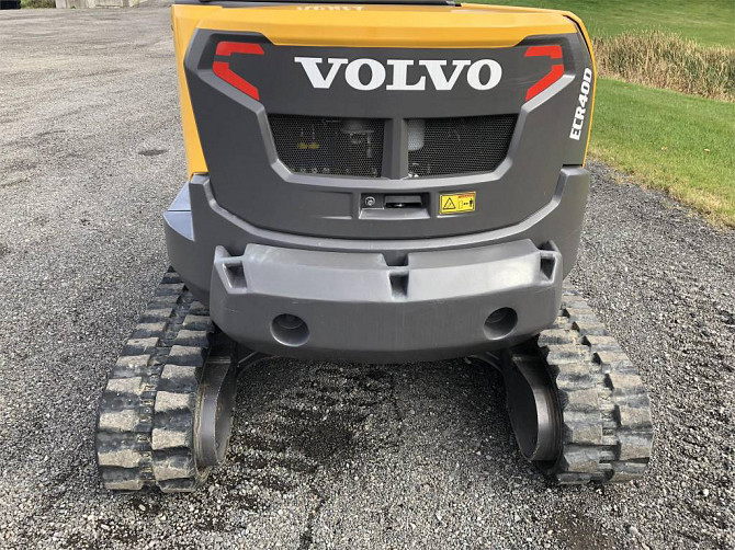 USED 2017 VOLVO ECR40D Excavator Syracuse, New York - photo 3