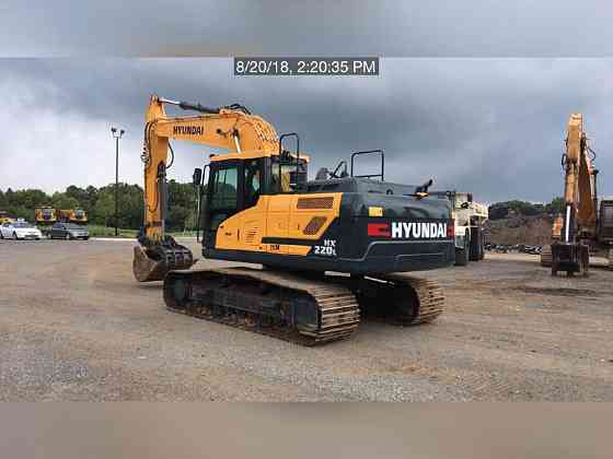 USED 2018 HYUNDAI HX220L Excavator Lexington, North Carolina