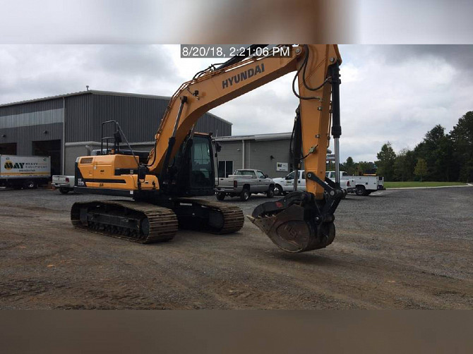USED 2018 HYUNDAI HX220L Excavator Lexington, North Carolina - photo 2