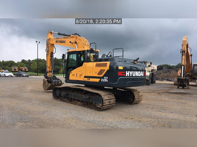 USED 2018 HYUNDAI HX220L Excavator Lexington, North Carolina - photo 4