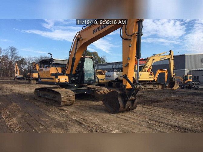USED 2015 HYUNDAI HX260L Excavator Lexington, North Carolina - photo 2