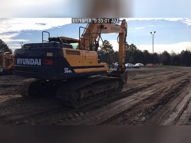 USED 2015 HYUNDAI HX260L Excavator Lexington, North Carolina - photo 1