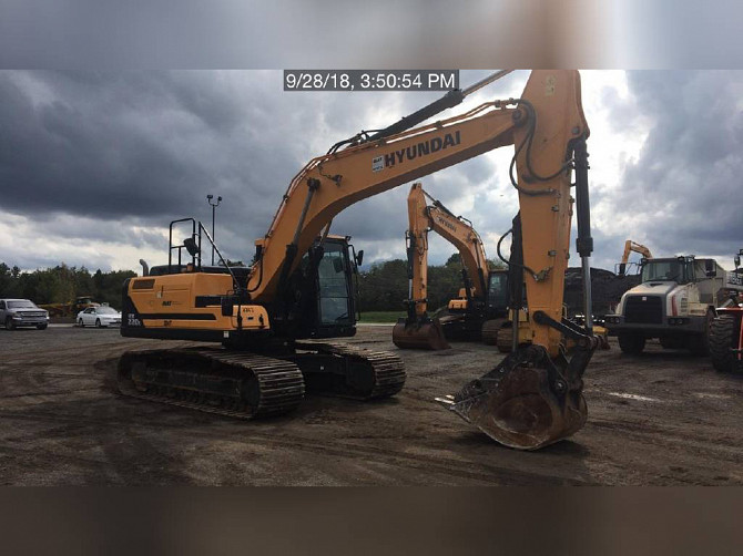 USED 2017 HYUNDAI HX220L Excavator Lexington, North Carolina - photo 1
