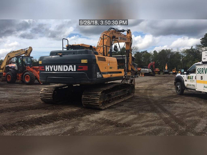 USED 2017 HYUNDAI HX220L Excavator Lexington, North Carolina - photo 4