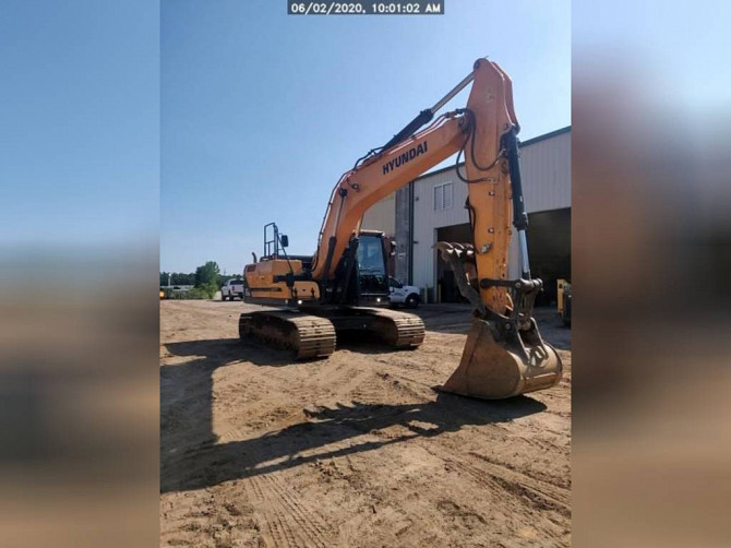 USED 2018 HYUNDAI HX220L Excavator Lexington, North Carolina - photo 1