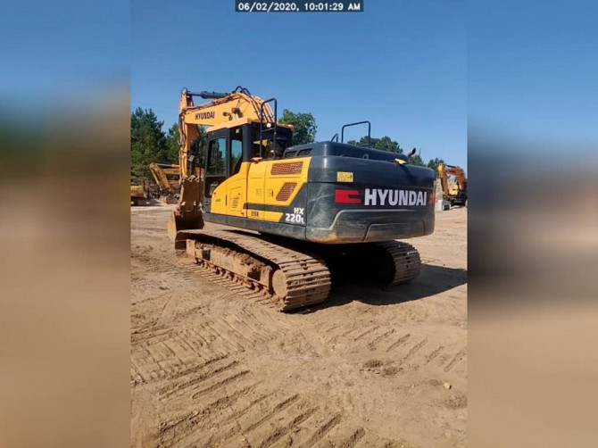 USED 2018 HYUNDAI HX220L Excavator Lexington, North Carolina - photo 3