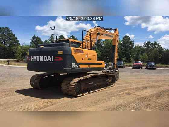 USED 2017 HYUNDAI HX220L Excavator Lexington, North Carolina
