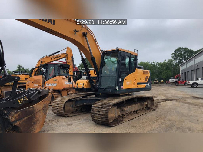 USED 2017 HYUNDAI HX220L Excavator Lexington, North Carolina - photo 3