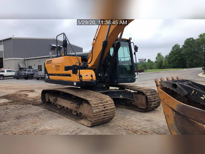 USED 2017 HYUNDAI HX220L Excavator Lexington, North Carolina - photo 2