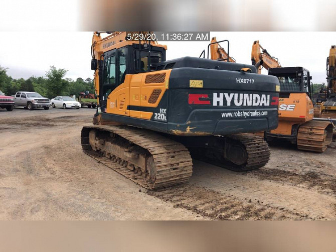 USED 2017 HYUNDAI HX220L Excavator Lexington, North Carolina - photo 4