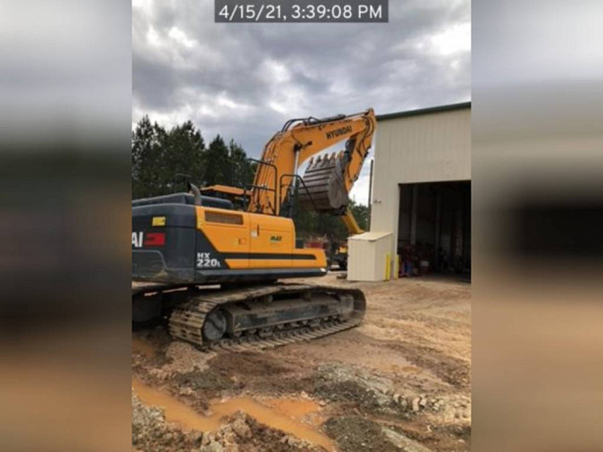 USED 2019 HYUNDAI HX220L Excavator Lexington, North Carolina - photo 1