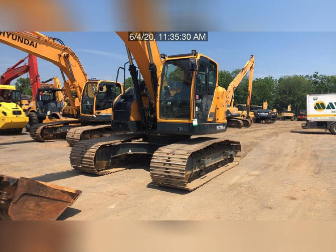 USED 2018 HYUNDAI HX235 LCR Excavator Lexington, North Carolina - photo 3